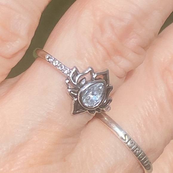 Lotus ring White Zircon silver plated flower ring with crystal accent - Picture 7 of 15